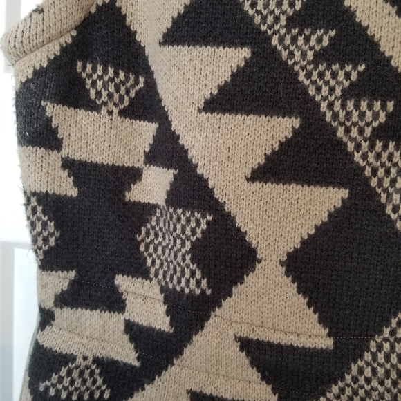 Vest - Picture 3 of 5